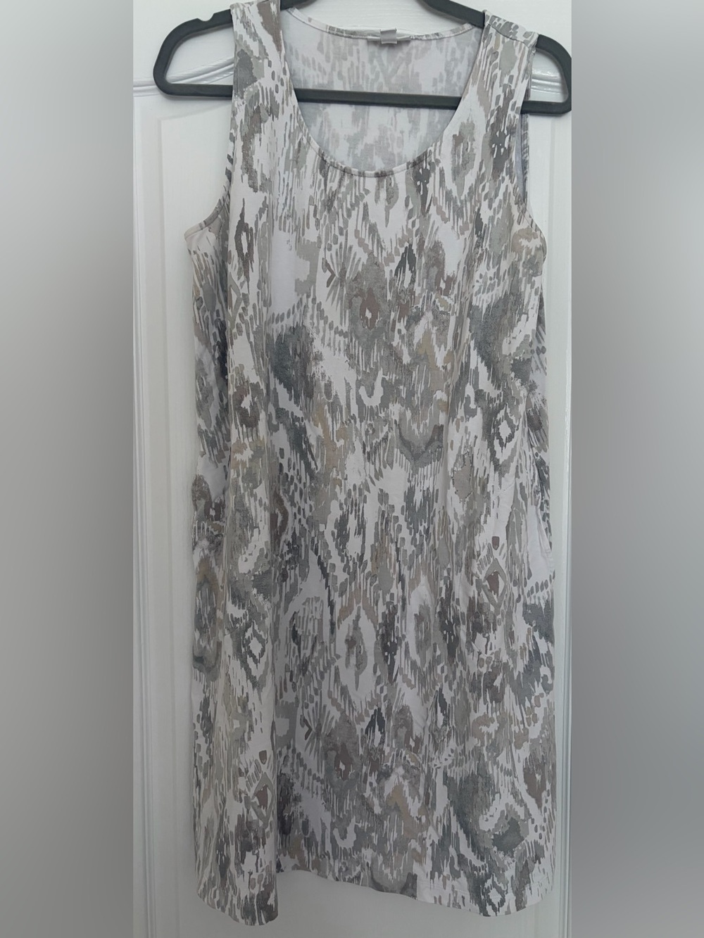 J. Jill Sleeveless Printed Shift Dress in White, Gray, Taupe